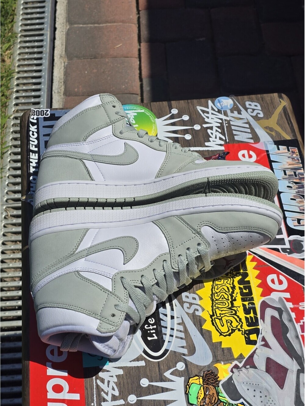 Size 10W/8.5M Air Jordan 1 Retro OG High Seafoam - Picture 6 of 9